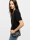 Bolso Rock Mini Arty Tag Clutch